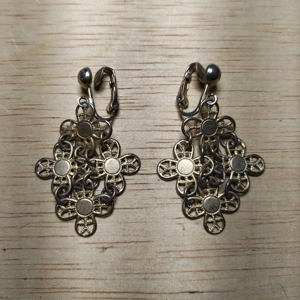1971 Sarah Coventry Golden Petals Gold Tone Metal Dangle/Drop Clip-On Earrings